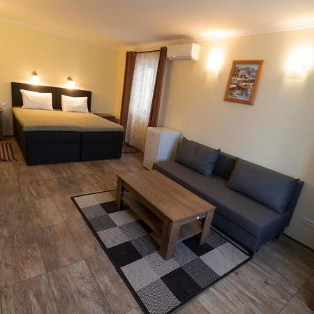 סוטיבאן Taverna & Rooms מראה חיצוני תמונה