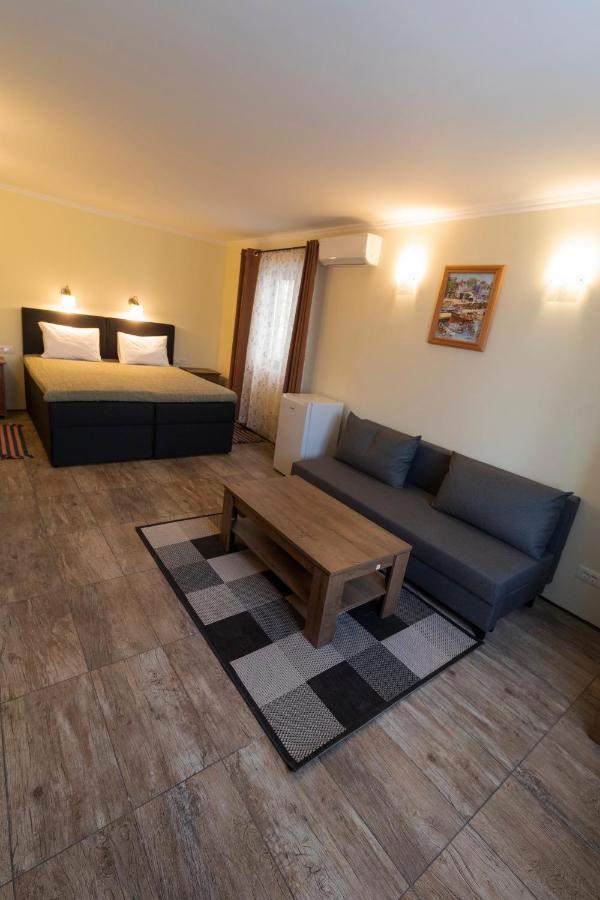 סוטיבאן Taverna & Rooms מראה חיצוני תמונה