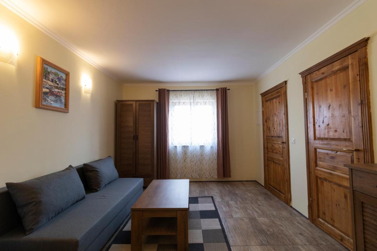 סוטיבאן Taverna & Rooms מראה חיצוני תמונה