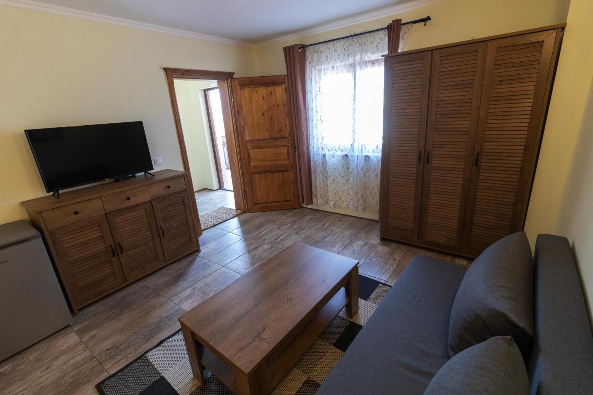 סוטיבאן Taverna & Rooms מראה חיצוני תמונה