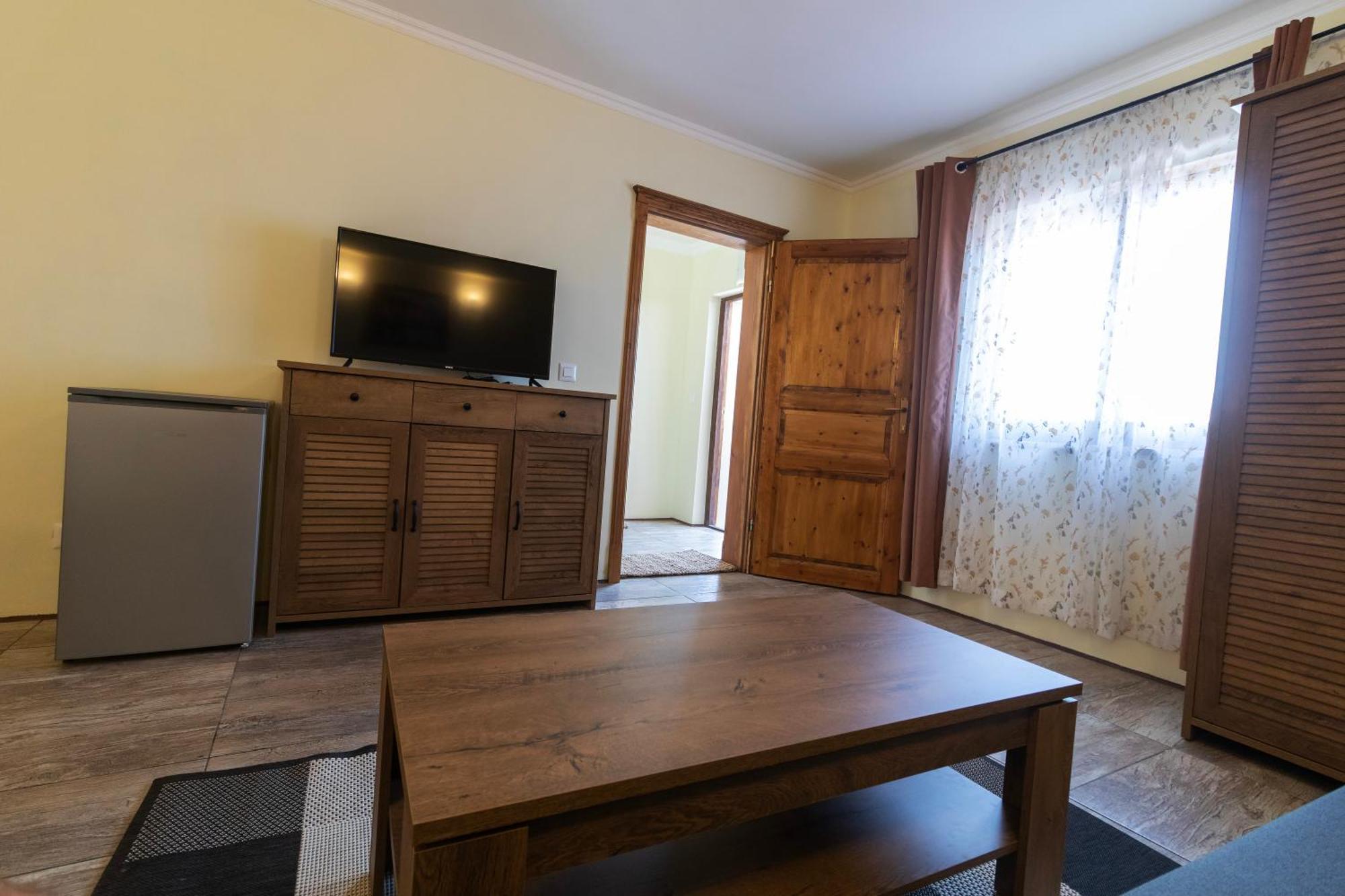 סוטיבאן Taverna & Rooms מראה חיצוני תמונה