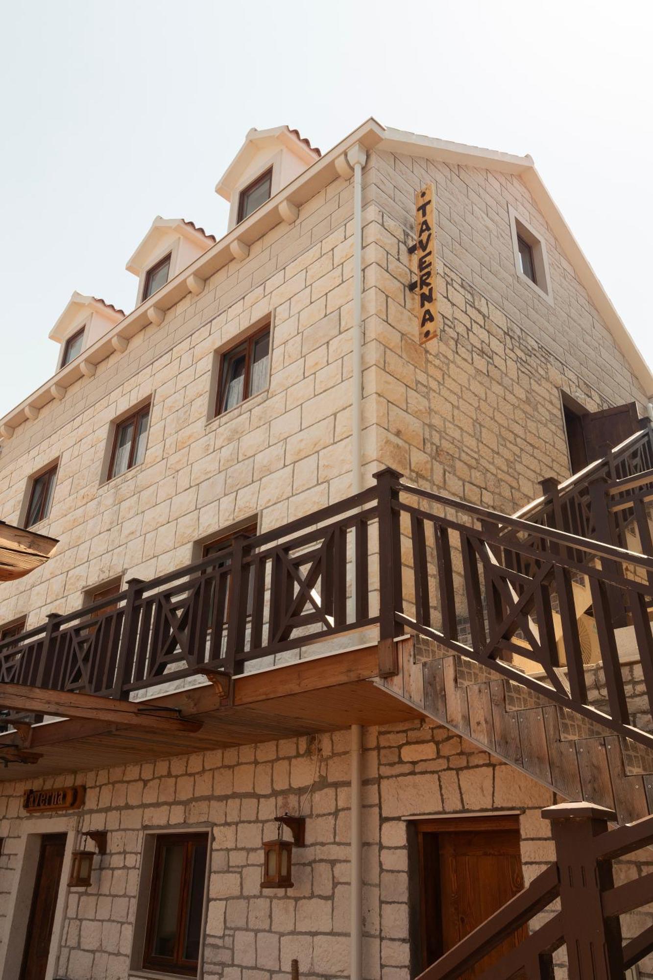 סוטיבאן Taverna & Rooms מראה חיצוני תמונה